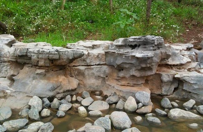 璧山秀湖公园驳岸塑石